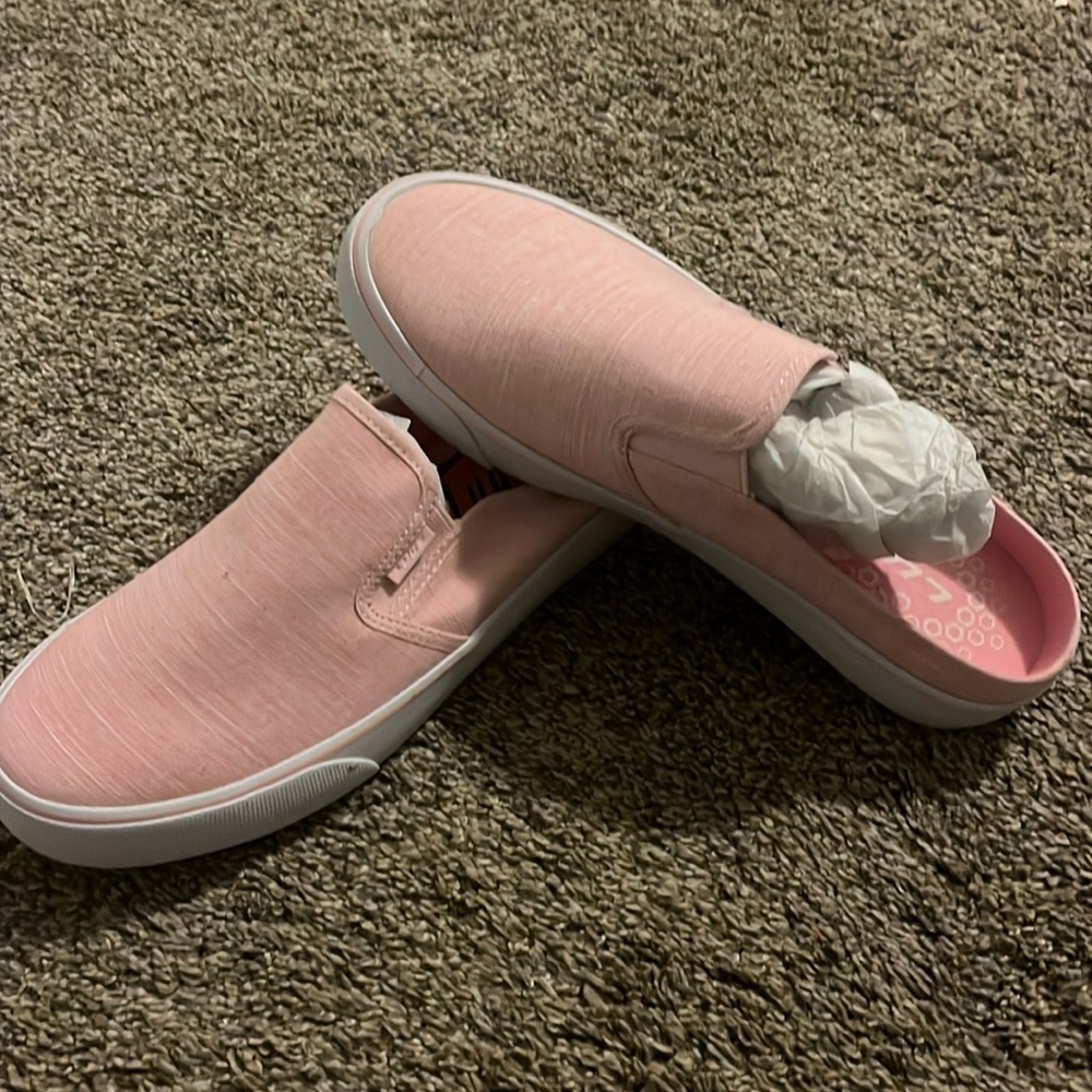Brand new lugs slip Ons - Picture 2 of 3